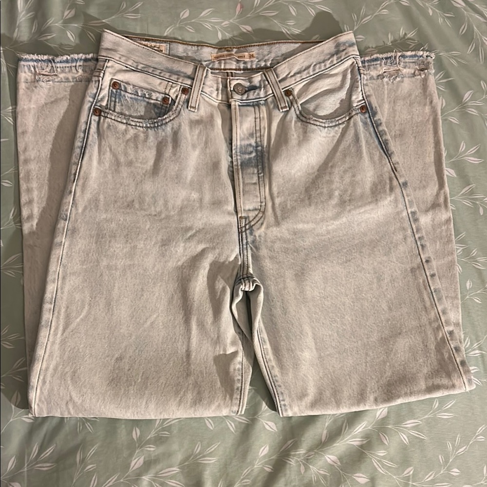 Levi’s Light Blue Denim Ribcage Straight Ankle Ripped Jeans